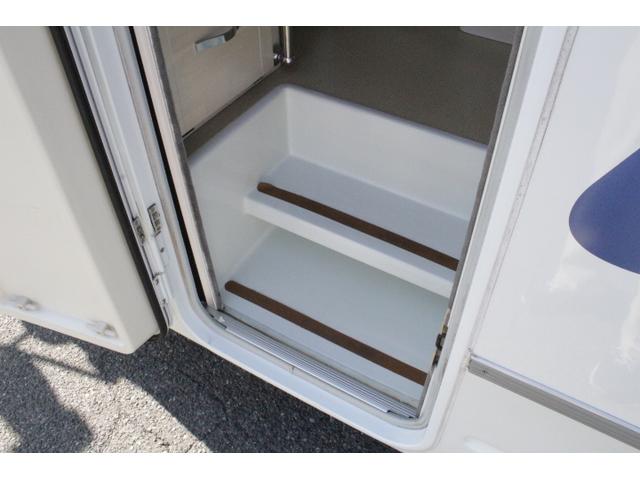 バネットトラック ナッツＲＶ　マッシュタイプＸ　ツインサブバッテリー　走行充電　コンバーター　インバーター　ルーフベント　ソーラーパネル　冷蔵庫　電子レンジ　ＦＦヒーター　ポータブルカーナビ　ＥＴＣ（5枚目）