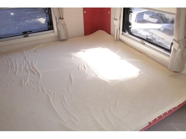 バネットトラック ナッツＲＶ　マッシュタイプＸ　ツインサブバッテリー　走行充電　コンバーター　インバーター　ルーフベント　ソーラーパネル　冷蔵庫　電子レンジ　ＦＦヒーター　ポータブルカーナビ　ＥＴＣ（11枚目）