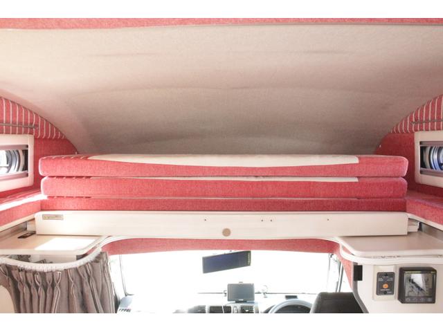 バネットトラック ナッツＲＶ　マッシュタイプＸ　ツインサブバッテリー　走行充電　コンバーター　インバーター　ルーフベント　ソーラーパネル　冷蔵庫　電子レンジ　ＦＦヒーター　ポータブルカーナビ　ＥＴＣ（13枚目）