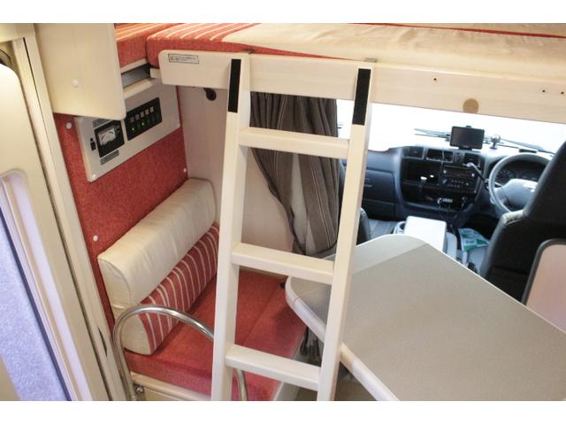 バネットトラック ナッツＲＶ　マッシュタイプＸ　ツインサブバッテリー　走行充電　コンバーター　インバーター　ルーフベント　ソーラーパネル　冷蔵庫　電子レンジ　ＦＦヒーター　ポータブルカーナビ　ＥＴＣ（14枚目）