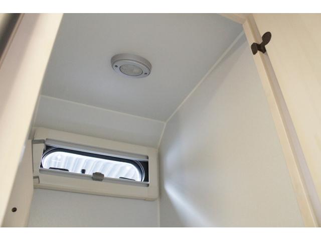 バネットトラック ナッツＲＶ　マッシュタイプＸ　ツインサブバッテリー　走行充電　コンバーター　インバーター　ルーフベント　ソーラーパネル　冷蔵庫　電子レンジ　ＦＦヒーター　ポータブルカーナビ　ＥＴＣ（16枚目）