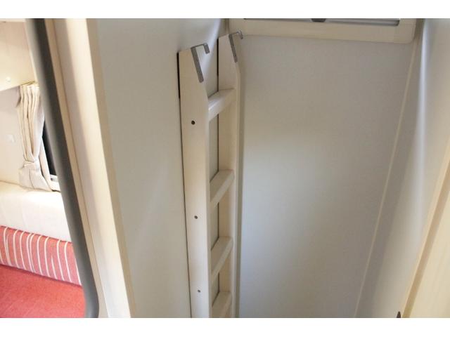 バネットトラック ナッツＲＶ　マッシュタイプＸ　ツインサブバッテリー　走行充電　コンバーター　インバーター　ルーフベント　ソーラーパネル　冷蔵庫　電子レンジ　ＦＦヒーター　ポータブルカーナビ　ＥＴＣ（17枚目）