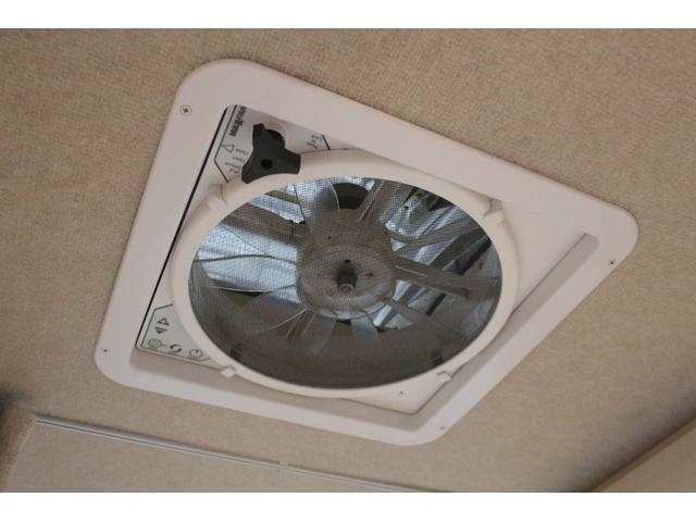 バネットトラック ナッツＲＶ　マッシュタイプＸ　ツインサブバッテリー　走行充電　コンバーター　インバーター　ルーフベント　ソーラーパネル　冷蔵庫　電子レンジ　ＦＦヒーター　ポータブルカーナビ　ＥＴＣ（29枚目）