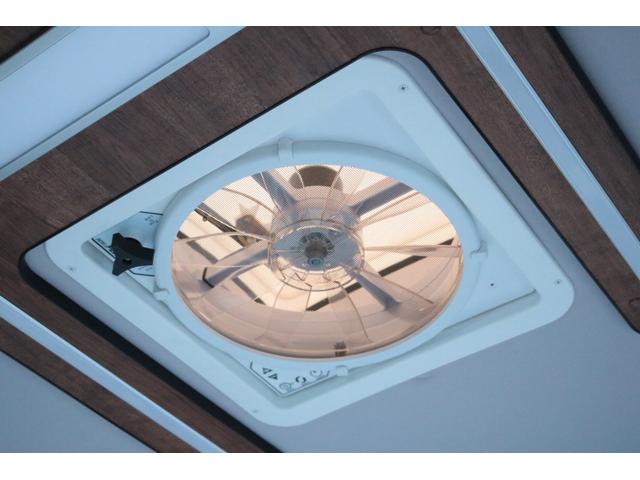 ハイエースバン ＦＯＣＳ　ＤＳコンパクト　ワンオーナー　ディーゼル　４ＷＤ　ツインサブバッテリー　ＦＦヒーター　走行充電　４５０Ｗインバーター　外部電源　冷蔵庫　ソーラーパネル１枚　電子レンジ（16枚目）