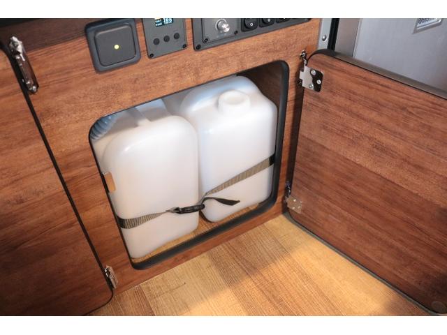 ハイエースバン ＦＯＣＳ　ＤＳコンパクト　ワンオーナー　ディーゼル　４ＷＤ　ツインサブバッテリー　ＦＦヒーター　走行充電　４５０Ｗインバーター　外部電源　冷蔵庫　ソーラーパネル１枚　電子レンジ（20枚目）