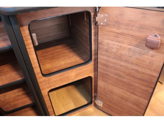 ハイエースバン ＦＯＣＳ　ＤＳコンパクト　ワンオーナー　ディーゼル　４ＷＤ　ツインサブバッテリー　ＦＦヒーター　走行充電　４５０Ｗインバーター　外部電源　冷蔵庫　ソーラーパネル１枚　電子レンジ（21枚目）