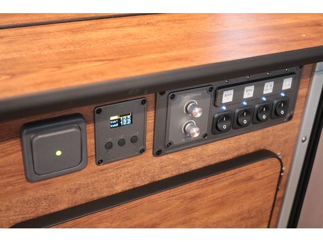 ハイエースバン ＦＯＣＳ　ＤＳコンパクト　ワンオーナー　ディーゼル　４ＷＤ　ツインサブバッテリー　ＦＦヒーター　走行充電　４５０Ｗインバーター　外部電源　冷蔵庫　ソーラーパネル１枚　電子レンジ（23枚目）