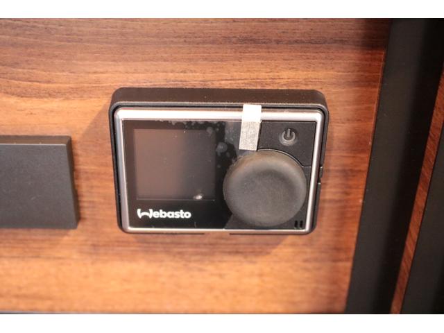 ハイエースバン ＦＯＣＳ　ＤＳコンパクト　ワンオーナー　ディーゼル　４ＷＤ　ツインサブバッテリー　ＦＦヒーター　走行充電　４５０Ｗインバーター　外部電源　冷蔵庫　ソーラーパネル１枚　電子レンジ（24枚目）