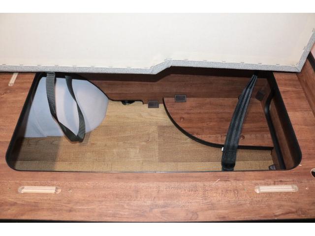 ハイエースバン ＦＯＣＳ　ＤＳコンパクト　ワンオーナー　ディーゼル　４ＷＤ　ツインサブバッテリー　ＦＦヒーター　走行充電　４５０Ｗインバーター　外部電源　冷蔵庫　ソーラーパネル１枚　電子レンジ（29枚目）