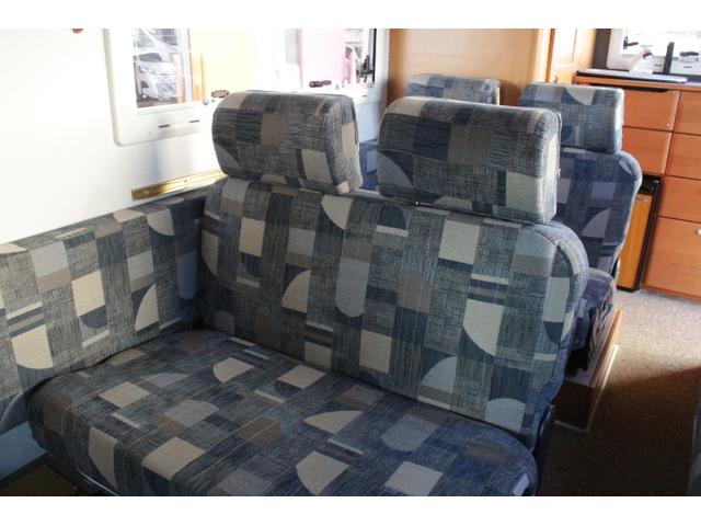 バネットトラック グローバル　アスリート　ツインサブバッテリー　走行充電　１５００Ｗインバーター　外部電源　ルーフベント　冷蔵庫　電子レンジ　１９インチテレビ　メモリーカーナビ（10枚目）