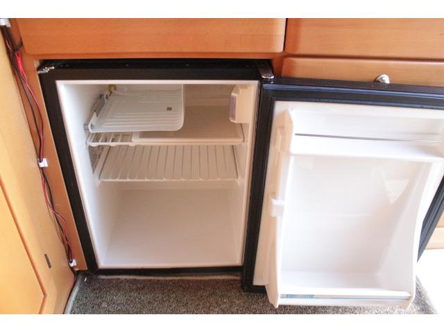 バネットトラック グローバル　アスリート　ツインサブバッテリー　走行充電　１５００Ｗインバーター　外部電源　ルーフベント　冷蔵庫　電子レンジ　１９インチテレビ　メモリーカーナビ（22枚目）