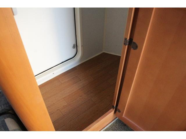 バネットトラック グローバル　アスリート　ツインサブバッテリー　走行充電　１５００Ｗインバーター　外部電源　ルーフベント　冷蔵庫　電子レンジ　１９インチテレビ　メモリーカーナビ（25枚目）