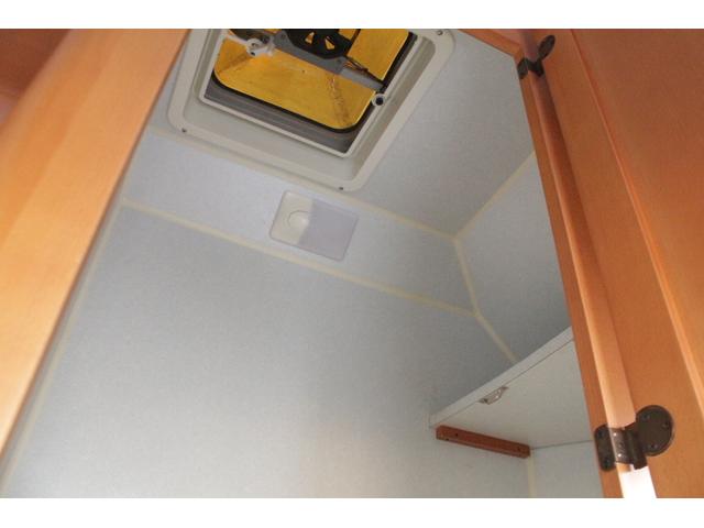 バネットトラック グローバル　アスリート　ツインサブバッテリー　走行充電　１５００Ｗインバーター　外部電源　ルーフベント　冷蔵庫　電子レンジ　１９インチテレビ　メモリーカーナビ（26枚目）