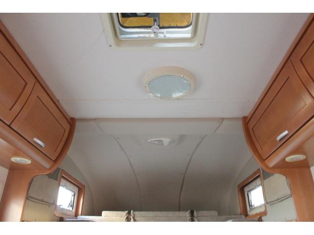 バネットトラック グローバル　アスリート　ツインサブバッテリー　走行充電　１５００Ｗインバーター　外部電源　ルーフベント　冷蔵庫　電子レンジ　１９インチテレビ　メモリーカーナビ（32枚目）