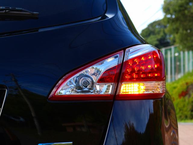 ムラーノ ２５０ＸＬ　ナビゲーションシステム　サイドブラインドモニター　バックビューモニター　ＥＴＣ　ブルートゥース　ＵＳＢ　ＴＶ　キセノン　オートライト　フルオートエアコン　オートスピードコントロール　禁煙車　１オーナー（10枚目）