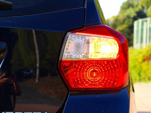 インプレッサスポーツ １．６ｉ　水平対向ツインカム　５速マニュアル　Ｃ型モデル　ＡＷＤ　ＶＤＣ　ヒルスタートアシスト　フルオートエアコン　インフォメーションメーター　ＥＴＣ　ＨＩＤヘッドランプ　リモコンキー２個　禁煙車　１オーナー（12枚目）