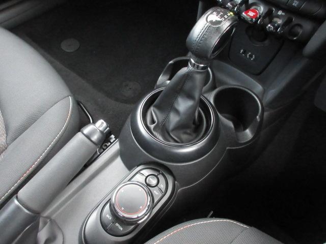 MINI クーパー ターボ 6速AT 純正8.8インチHDDナビ Bluetooth LEDヘッドライト バックカメラ クリアランスソナー ETC アイドリングストップ 禁煙車(26枚目)