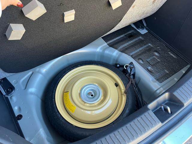 デミオ １３Ｃ　２ＷＤ　　　禁煙車　ＣＤ　５速ＭＴ　電動格納ドアミラー　集中ロック　パワステ　パワーウインドウ　ＡＢＳ（20枚目）