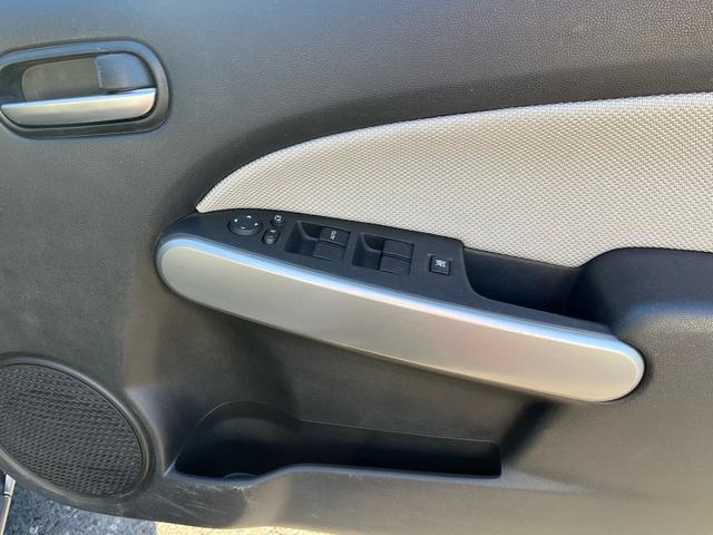 デミオ １３Ｃ　２ＷＤ　　　禁煙車　ＣＤ　５速ＭＴ　電動格納ドアミラー　集中ロック　パワステ　パワーウインドウ　ＡＢＳ（23枚目）