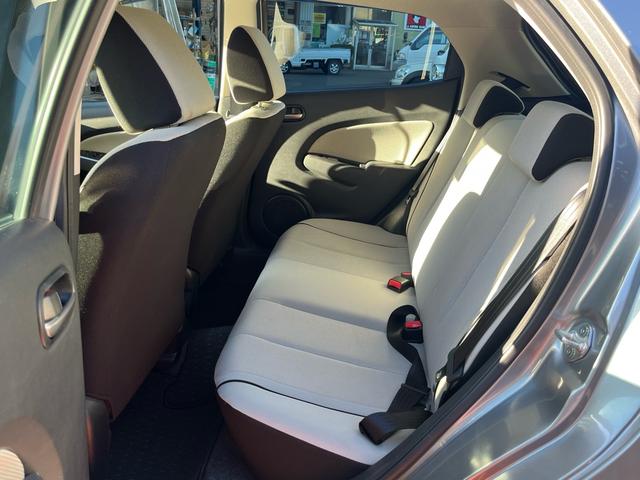 デミオ １３Ｃ　２ＷＤ　　　禁煙車　ＣＤ　５速ＭＴ　電動格納ドアミラー　集中ロック　パワステ　パワーウインドウ　ＡＢＳ（42枚目）