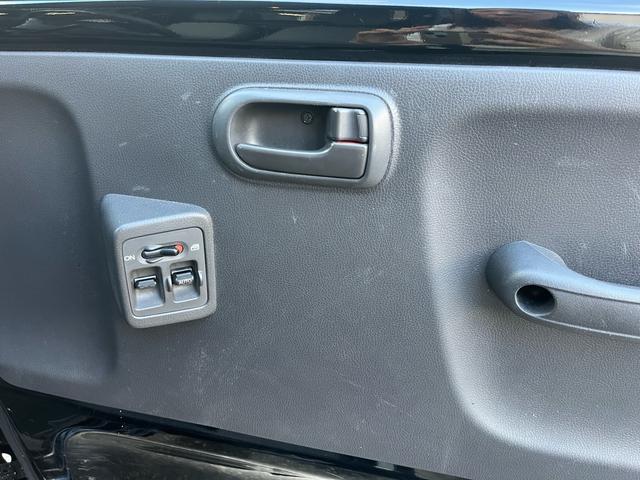 アクティトラック 　４ＷＤ　ワンオーナー　５ＭＴ　ＰＳ　ＡＢＳ　荷台作業灯　フォグランプ　ＡＣ　ＰＷ　ライトレベライザー　外１２アルミ（22枚目）