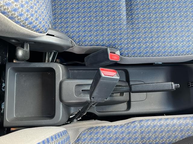 アクティトラック 　４ＷＤ　ワンオーナー　５ＭＴ　ＰＳ　ＡＢＳ　荷台作業灯　フォグランプ　ＡＣ　ＰＷ　ライトレベライザー　外１２アルミ（46枚目）