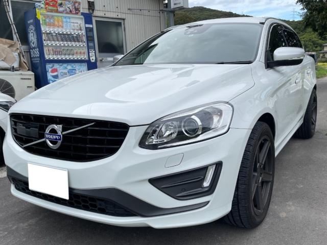 ＸＣ６０ Ｄ４　Ｒデザイン　２Ｌ　４気筒クリーンディーゼル　８速オートマ　衝突軽減　アイドリングストップ　オートクルーズ　パワーバックドア　自動防眩機能付ドアミラー　ＢＬＩＳ　ローダウン　ＴＳＷ・２０インチアルミ（3枚目）