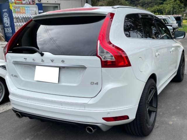 ＸＣ６０ Ｄ４　Ｒデザイン　２Ｌ　４気筒クリーンディーゼル　８速オートマ　衝突軽減　アイドリングストップ　オートクルーズ　パワーバックドア　自動防眩機能付ドアミラー　ＢＬＩＳ　ローダウン　ＴＳＷ・２０インチアルミ（6枚目）