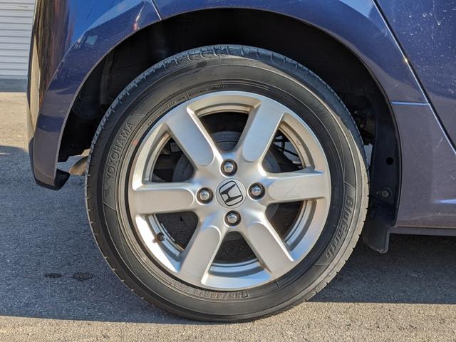 Ｎ－ＯＮＥ プレミアム　禁煙車　純正ディスプレイオーディオ　バックモニター　横滑り防止装置　アイドリングストップ　オートエアコン　ＨＩＤヘッドライト　プッシュスタート　スマートキー　盗難警報装置　純正アルミ　ＥＴＣ付き（33枚目）
