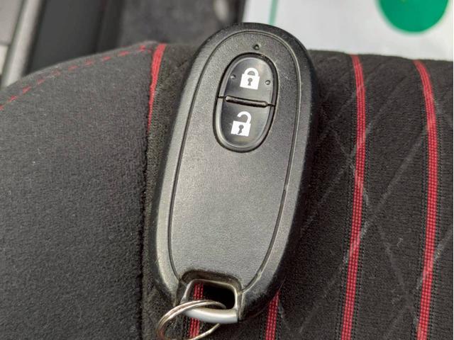 アルトターボＲＳ ベースグレード　社外フルセグメモリーナビ　オートギヤシフト　レーダーブレーキサポート　横滑り防止装置　アイドリングストップ　ベンチシート　ＡＢＳ　ＨＩＤヘッドライト　プッシュスタート　スマートキー　盗難警報装置（32枚目）