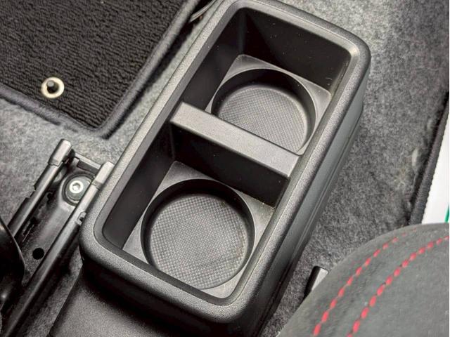 アルトターボＲＳ ベースグレード　社外フルセグメモリーナビ　オートギヤシフト　レーダーブレーキサポート　横滑り防止装置　アイドリングストップ　ベンチシート　ＡＢＳ　ＨＩＤヘッドライト　プッシュスタート　スマートキー　盗難警報装置（34枚目）