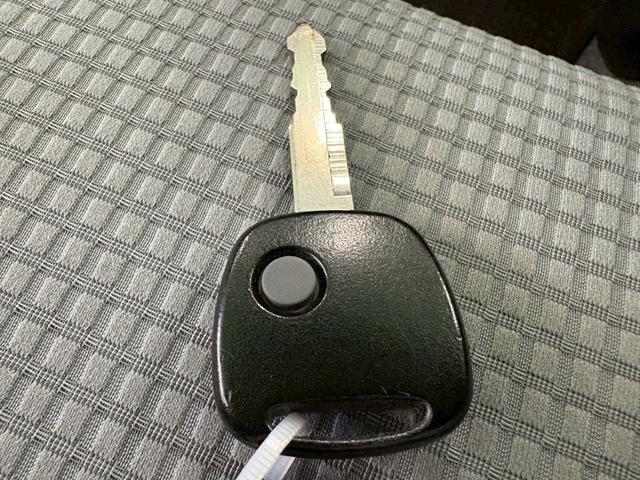 アルト S CVT 横滑り防止装置 アイドリングストップ D席シートヒーター 純正CDオーディオ ABS キーレスエントリー 盗難警報装置 エアコン パワステ パワーウィンドウ Wエアバッグ 電動格納ミラー(24枚目)