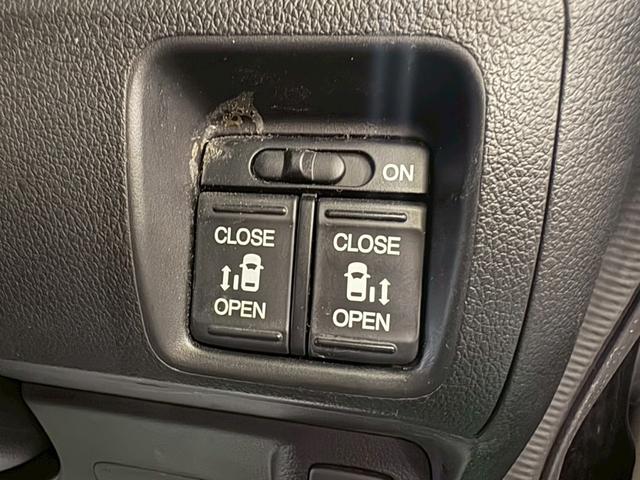 N-BOX G SSパッケージ 両側パワースライドドア 衝突被害軽減ブレーキ 横滑り防止装置 アイドリングストップ オートエアコン 前席シートヒーター HIDヘッドライト プッシュスタート スマートキー 盗難警報装置 ETC付き(20枚目)