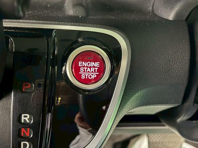 N-BOX G SSパッケージ 両側パワースライドドア 衝突被害軽減ブレーキ 横滑り防止装置 アイドリングストップ オートエアコン 前席シートヒーター HIDヘッドライト プッシュスタート スマートキー 盗難警報装置 ETC付き(23枚目)