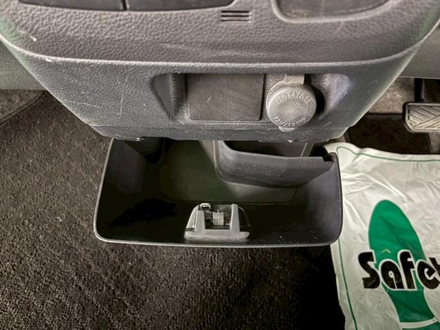 スペーシアカスタム TS ユーザー下取り車 インタークーラーターボ 社外ナビ 両側パワースライドドア アイドリングストップ オートエアコン ベンチシート ABS HID プッシュスタート スマートキー 盗難警報装置 ETC付き(30枚目)