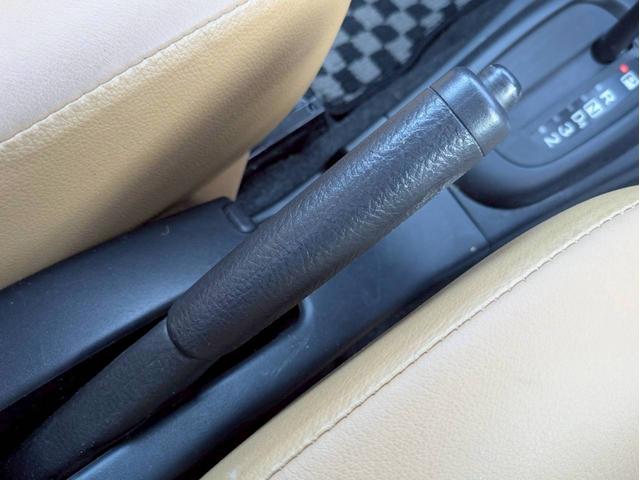 ミラジーノ プレミアムＸ　フロア４速ＡＴ　純正ＣＤオーディオ　オートエアコン　ＡＢＳ　キーレスエントリー　盗難警報装置　パワステ　パワーウィンドウ　Ｗエアバッグ　電動格納ミラー　純正アルミ（24枚目）