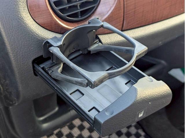 ミラジーノ プレミアムＸ　フロア４速ＡＴ　純正ＣＤオーディオ　オートエアコン　ＡＢＳ　キーレスエントリー　盗難警報装置　パワステ　パワーウィンドウ　Ｗエアバッグ　電動格納ミラー　純正アルミ（27枚目）