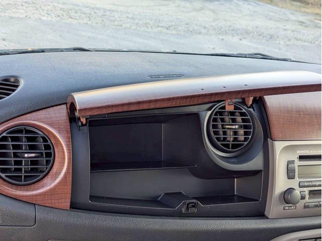 ミラジーノ プレミアムＸ　フロア４速ＡＴ　純正ＣＤオーディオ　オートエアコン　ＡＢＳ　キーレスエントリー　盗難警報装置　パワステ　パワーウィンドウ　Ｗエアバッグ　電動格納ミラー　純正アルミ（28枚目）