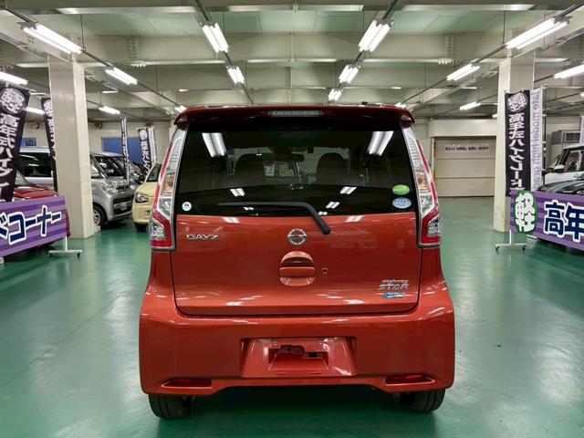 デイズ ハイウェイスター　Ｘ　後期モデル　純正ナビ　アラウンドビューモニター　エマージェンシーブレーキ　ハイビームアシスト　横滑り防止装置　アイドリングストップ　オートエアコン　ＨＩＤ　プッシュスタート　純正アルミ　ドラレコ（9枚目）