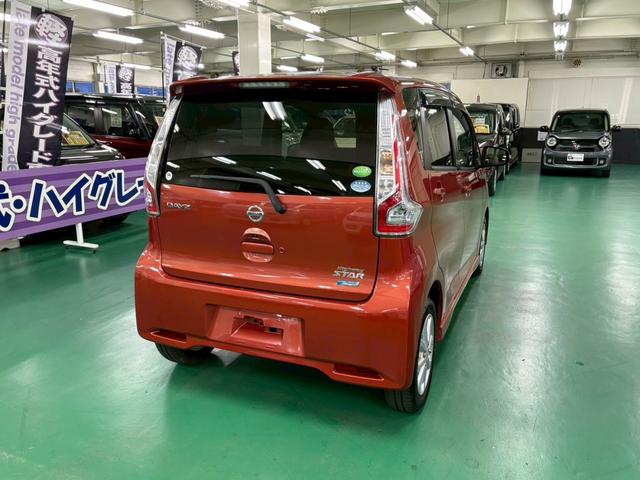 デイズ ハイウェイスター　Ｘ　後期モデル　純正ナビ　アラウンドビューモニター　エマージェンシーブレーキ　ハイビームアシスト　横滑り防止装置　アイドリングストップ　オートエアコン　ＨＩＤ　プッシュスタート　純正アルミ　ドラレコ（14枚目）