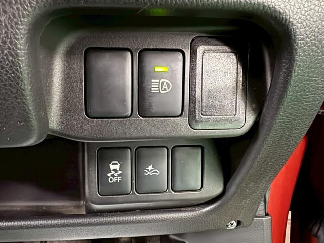 デイズ ハイウェイスター　Ｘ　後期モデル　純正ナビ　アラウンドビューモニター　エマージェンシーブレーキ　ハイビームアシスト　横滑り防止装置　アイドリングストップ　オートエアコン　ＨＩＤ　プッシュスタート　純正アルミ　ドラレコ（21枚目）