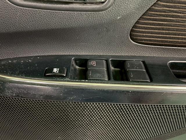 デイズ ハイウェイスター　Ｘ　後期モデル　純正ナビ　アラウンドビューモニター　エマージェンシーブレーキ　ハイビームアシスト　横滑り防止装置　アイドリングストップ　オートエアコン　ＨＩＤ　プッシュスタート　純正アルミ　ドラレコ（27枚目）