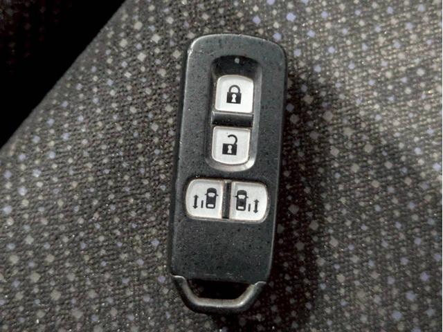 N-BOX G・Lパッケージ 両側パワースライドドア 衝突被害軽減ブレーキ 横滑り防止装置 アイドリングストップ オートエアコン ABS HIDヘッドライト プッシュスタート スマートキー 盗難警報装置 オートリトラミラー ETC(24枚目)