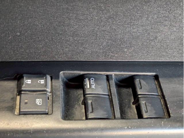 N-BOX G・Lパッケージ 両側パワースライドドア 衝突被害軽減ブレーキ 横滑り防止装置 アイドリングストップ オートエアコン ABS HIDヘッドライト プッシュスタート スマートキー 盗難警報装置 オートリトラミラー ETC(30枚目)