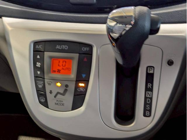 ピクシスエポック G SA バックモニター アクセル踏み間違い防止装置 横滑り防止装置 エコアイドル オートエアコン ABS プッシュスタート スマートキー 盗難警報装置 電動格納ミラー 純正アルミ(18枚目)