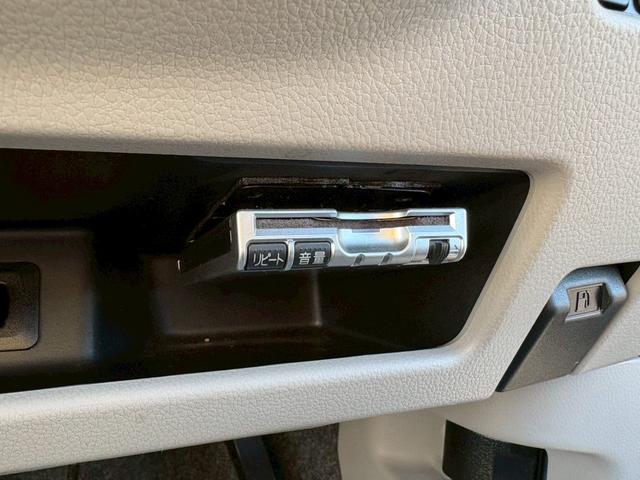 ナビを展示しているのでお気軽にさわっていただければと思います♪クラリオン、ケンウッド、カロッツェリアのナビを展示しています♪