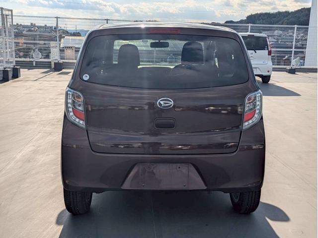 ミライース Ｘ　リミテッドＳＡ　アクセル踏み間違い防止装置　横滑り防止装置　エコアイドル　社外ＣＤオーディオ　ＡＢＳ　キーレスエントリー　盗難警報装置　エアコン　パワステ　パワーウィンドウ　Ｗエアバッグ　電動格納ミラー　純正アルミ（9枚目）