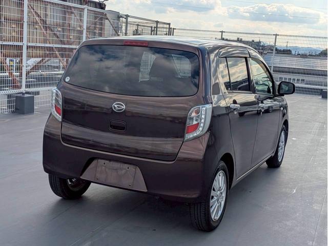 ミライース Ｘ　リミテッドＳＡ　アクセル踏み間違い防止装置　横滑り防止装置　エコアイドル　社外ＣＤオーディオ　ＡＢＳ　キーレスエントリー　盗難警報装置　エアコン　パワステ　パワーウィンドウ　Ｗエアバッグ　電動格納ミラー　純正アルミ（13枚目）