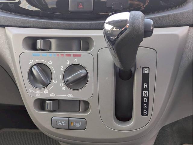 ミライース Ｘ　リミテッドＳＡ　アクセル踏み間違い防止装置　横滑り防止装置　エコアイドル　社外ＣＤオーディオ　ＡＢＳ　キーレスエントリー　盗難警報装置　エアコン　パワステ　パワーウィンドウ　Ｗエアバッグ　電動格納ミラー　純正アルミ（20枚目）