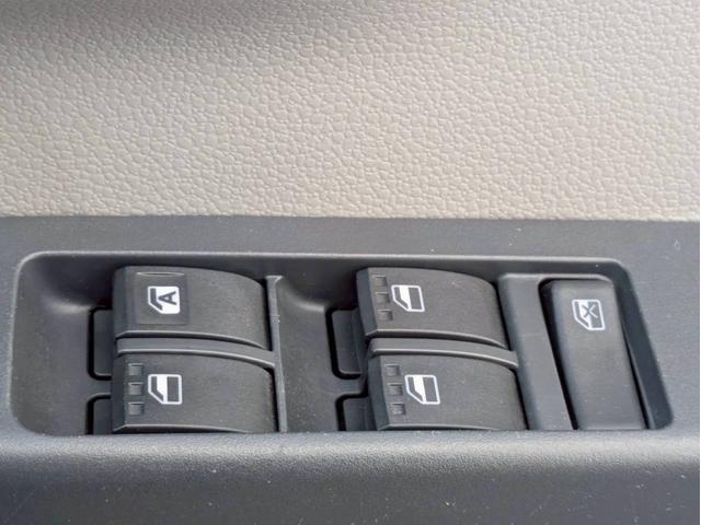 ミライース Ｘ　リミテッドＳＡ　アクセル踏み間違い防止装置　横滑り防止装置　エコアイドル　社外ＣＤオーディオ　ＡＢＳ　キーレスエントリー　盗難警報装置　エアコン　パワステ　パワーウィンドウ　Ｗエアバッグ　電動格納ミラー　純正アルミ（25枚目）